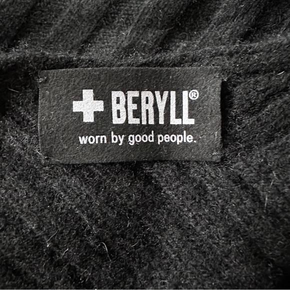 Beryll Luxury 100% Cashmere One Size Black Poncho - Picture 7 of 10